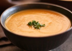 طريقة عمل شوربة الجزر بالبرتقال