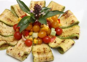 طريقة عمل سلطة الكوسا مع الذرة