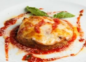 طريقة عمل ستيك اللحم بصوص الثوم والجبن