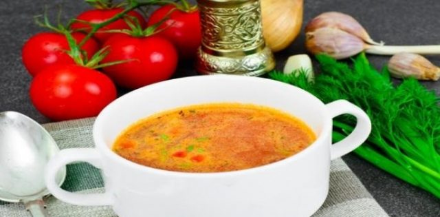 طريقة عمل شوربة السجق والخضروات الإيطالية