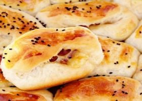 طريقة عمل دانش مالح بالسجق والجبن