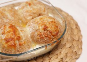 طريقة عمل فطائر الدجاج بالخضار والكريمة