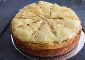 طريقة عمل كيك البقلاوة