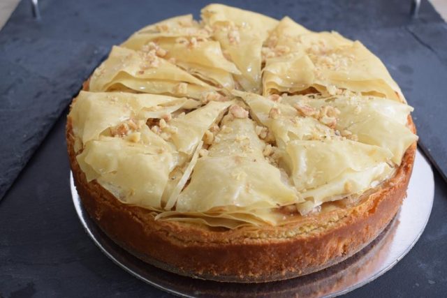 طريقة عمل كيك البقلاوة