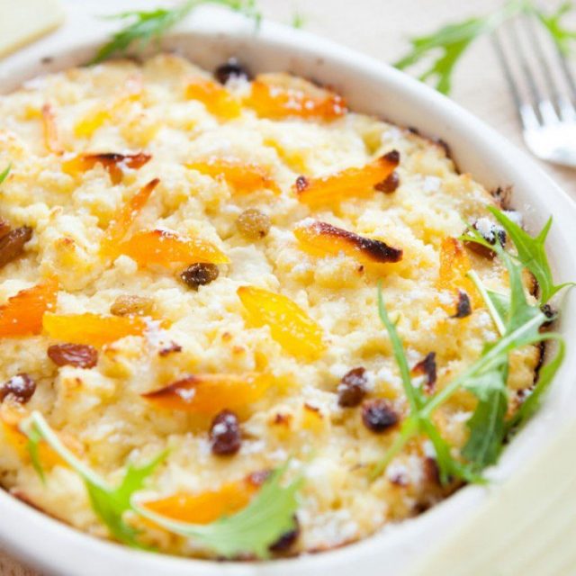 طريقة عمل حلى السميد بالمشمش المجفف