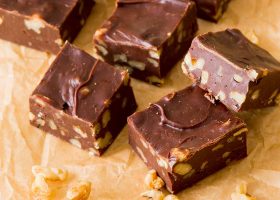 طريقة عمل فادج الشكولاتة والبندق