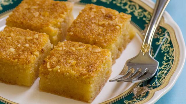 طريقة عمل كيك البسبوسة