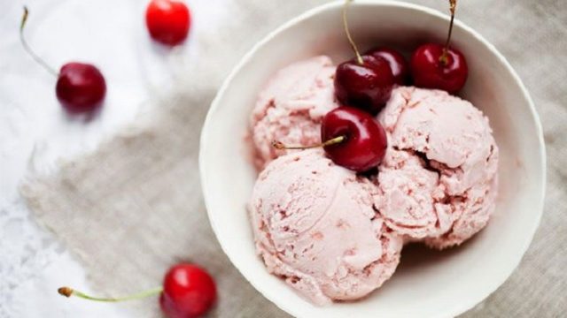 طريقة عمل آيس كريم الكرز