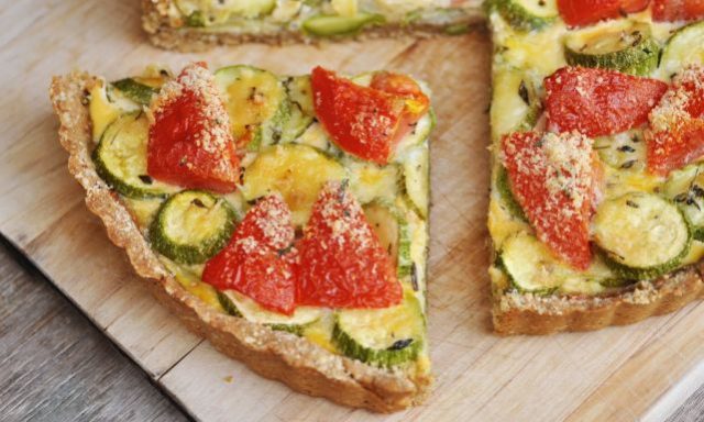 طريقة عمل بيتزا الكوسة