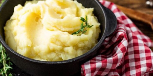 طريقة عمل بطاطس مهروسة بالمشروم والجبن