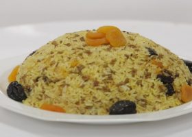طريقة عمل الأرز باللحم والفواكه المجففة