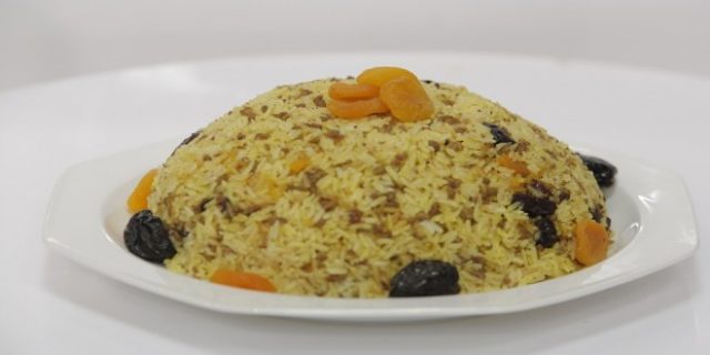 طريقة عمل الأرز باللحم والفواكه المجففة
