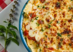 طريقة عمل بيتزا البطاطس المحمرة بالدجاج والشيدر