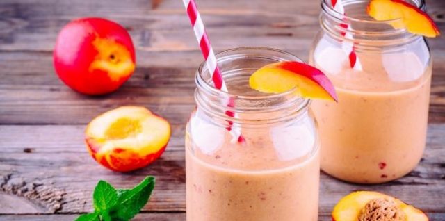 طريقة عمل عصير الخوخ بالزبادي