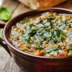 طريقة عمل شوربة العدس البني والسبانخ