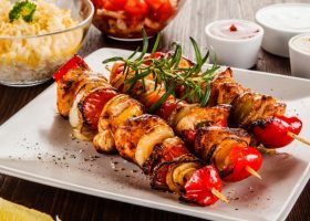 طريقة عمل كباب اللحم مع صوص الثوم