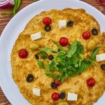 طريقة عمل بيض بالجبن الشيدر والطماطم