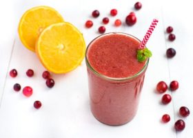 طريقة عمل سموذي التوت بالبرتقال