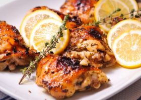 طريقة عمل دجاج بالفرن بالليمون والسماق
