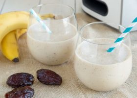 طريقة عمل سموذي الموز بالتمر