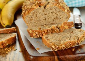طريقة عمل خبز بالتفاح والموز