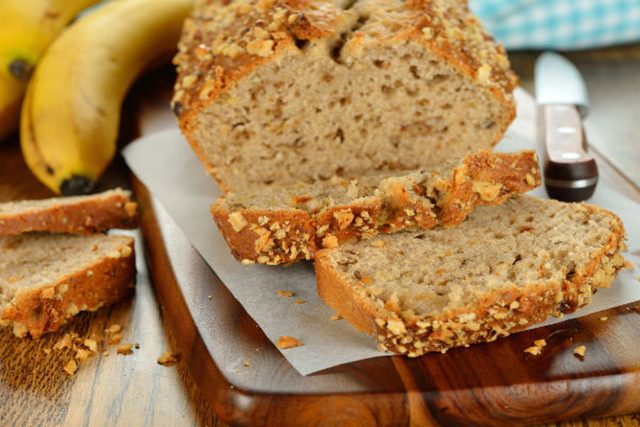 طريقة عمل خبز بالتفاح والموز