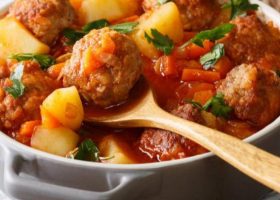 طريقة عمل إيدام البطاطس مع كرات اللحم