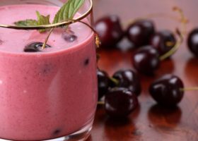 طريقة عمل عصير الرمان مع الكرز