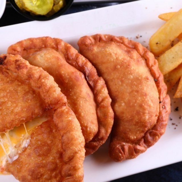 طريقة عمل فطائر البطاطس بالجبن