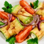 طريقة عمل رولات الكوسا المشوية بالجبن الكريمي
