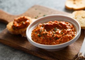 طريقة عمل متبل الفلفل الأحمر الحلو