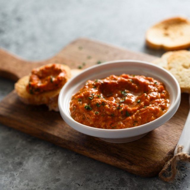 طريقة عمل متبل الفلفل الأحمر الحلو