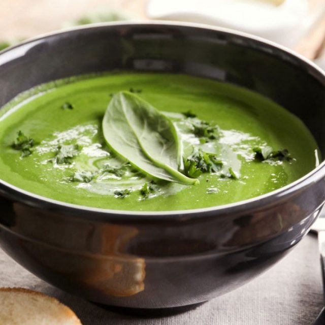 طريقة عمل شوربة السبانخ