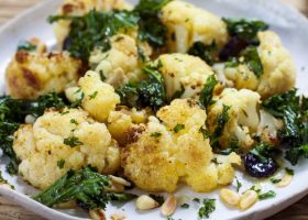 طريقة عمل قرنبيط مشوي بالكزبرة والثوم