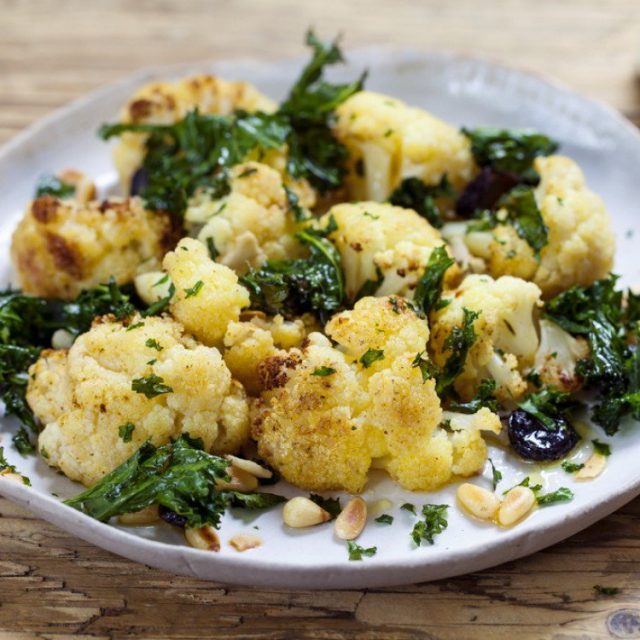 طريقة عمل قرنبيط مشوي بالكزبرة والثوم