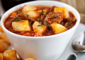 طريقة عمل يخنة بطاطس باللحم