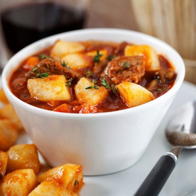 طريقة عمل يخنة بطاطس باللحم