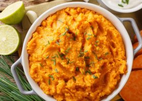 طريقة عمل بطاطا حلوة مهروسة بالكريمة