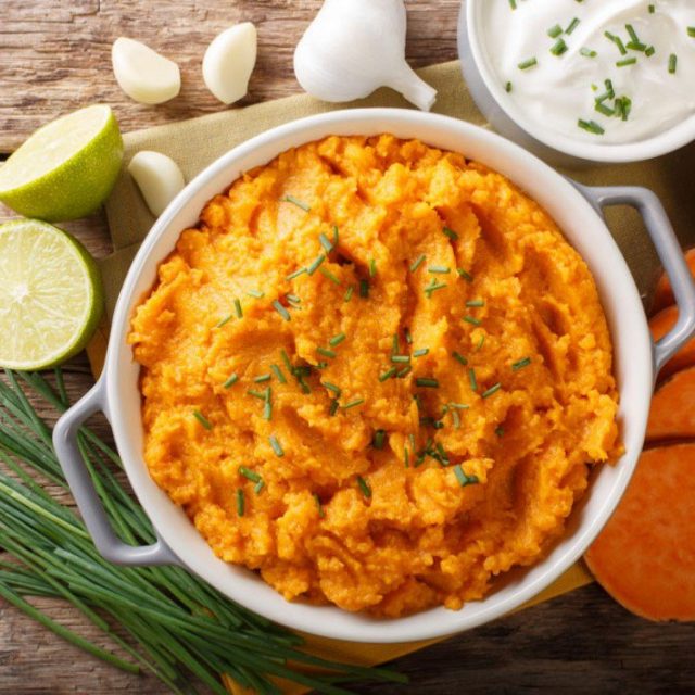 طريقة عمل بطاطا حلوة مهروسة بالكريمة