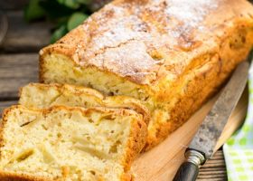 طريقة عمل كيكة التفاح بالقشطة