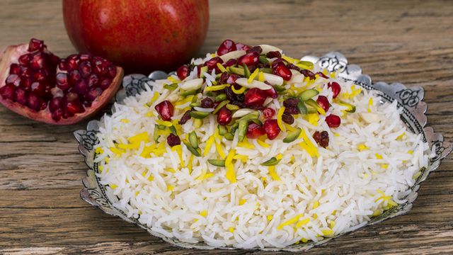 طريقة عمل أرز إيراني بالرمان