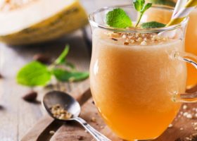 طريقة عمل سموذي الشمام باللوز