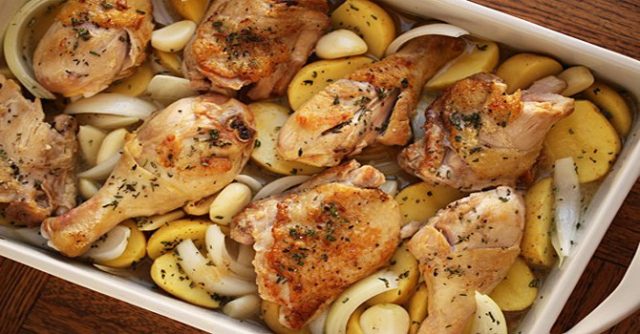طريقة عمل صينية الدجاج بالبطاطس والثوم