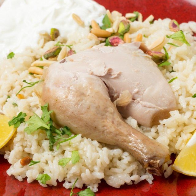 طريقة عمل رز بالدجاج والمكسرات