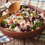 طريقة عمل الأرز المكسيكي بالفاصوليا الحمراء والخضار