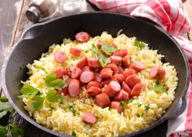 طريقة عمل أرز بالكريمة والسجق