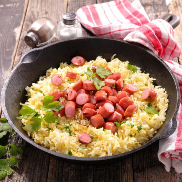 طريقة عمل أرز بالكريمة والسجق