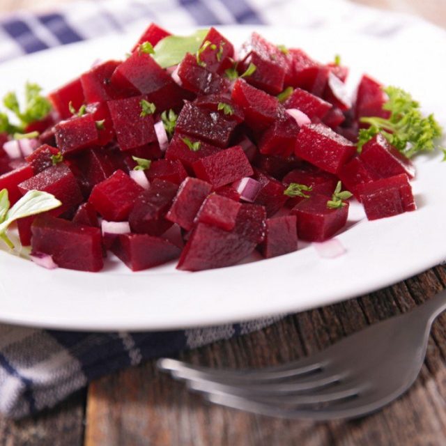 طريقة عمل شمندر مشوي بالثوم