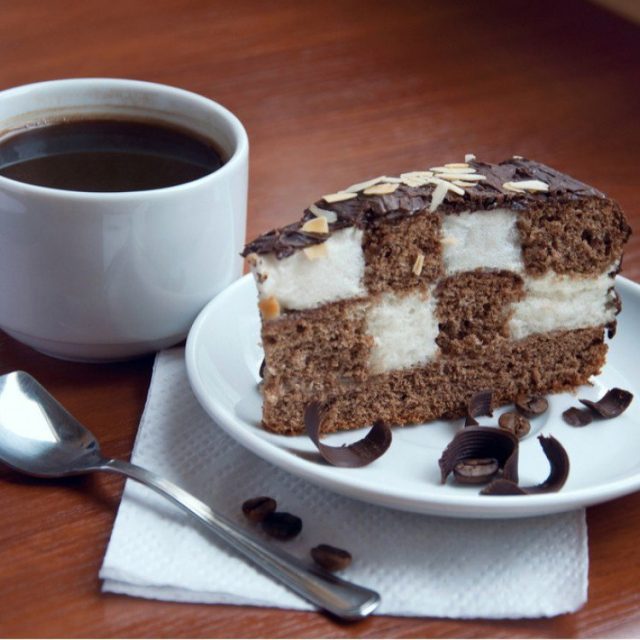 طريقة عمل كيكة الشطرنج الباردة