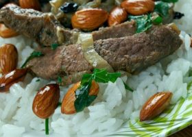 طريقة عمل الأرز باللحمة المحمرة